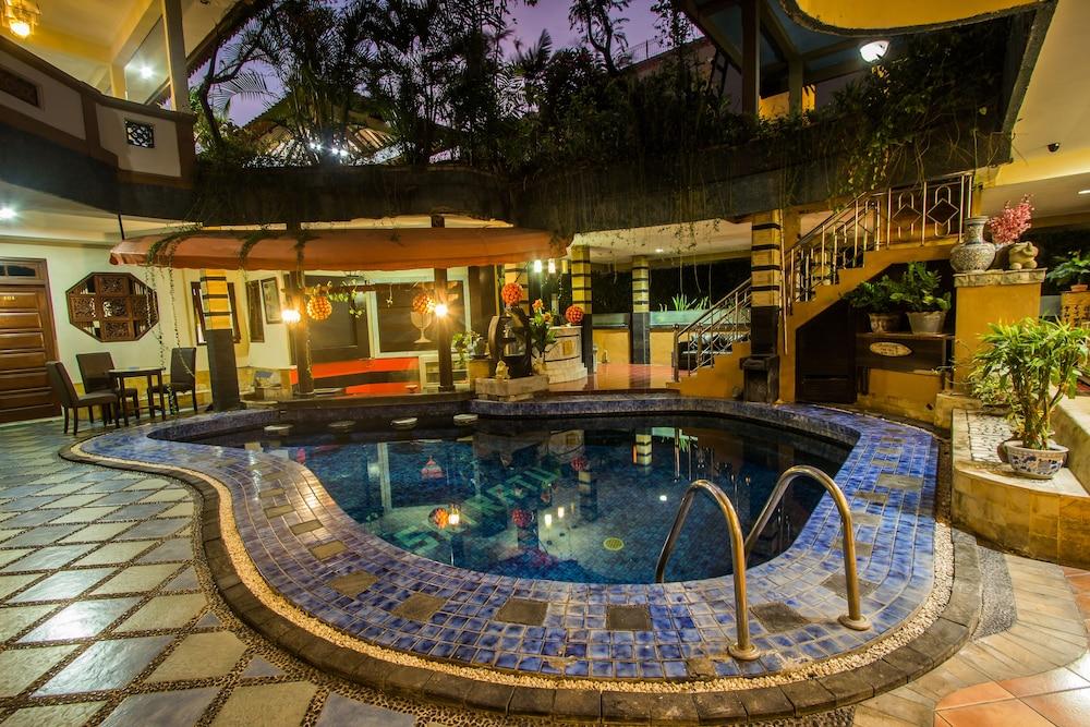 Sri Ratu Hotel Legian Eksteriør billede
