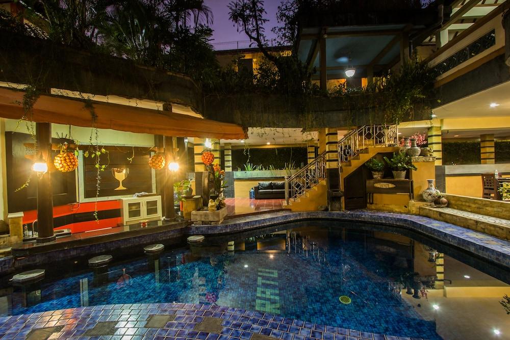 Sri Ratu Hotel Legian Eksteriør billede